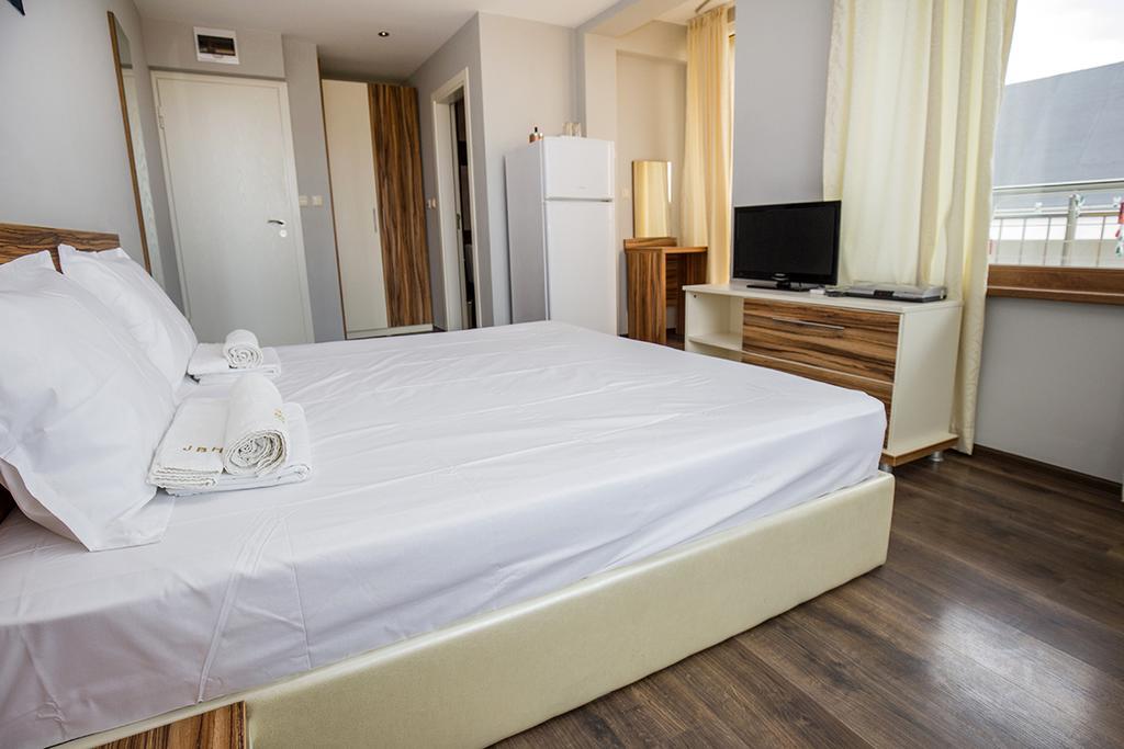 JBH Hotel Sveti Vlas Buitenkant foto