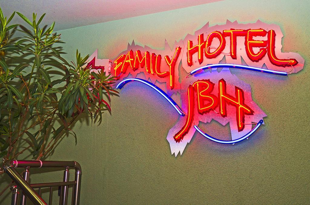 JBH Hotel Sveti Vlas Buitenkant foto